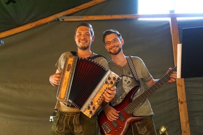 Zum Frühschoppen spielten "Die Hosenstricker" mit Thomas Koller und Stephan Schriefl auf.