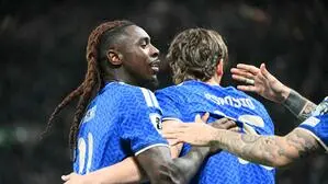 Italiens Moise Kean (links) traf zum 2:0  