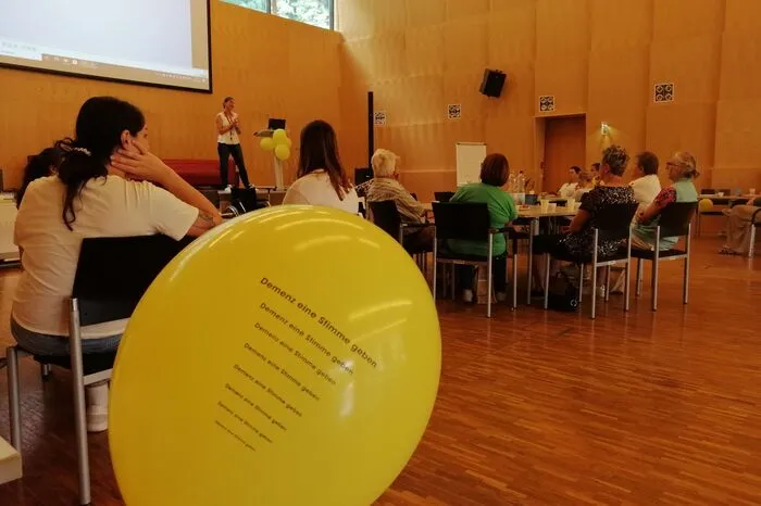 Begonnen wurde mit einem Kurzfilm zum Thema Demenz