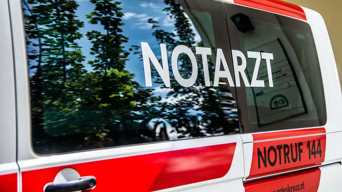 Mann lag bewusstlos auf der Straße