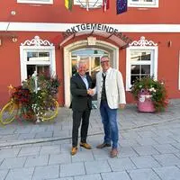 Nächstes Jahr verabschiedet sich Pichler (rechts) von Moosburg und Bürgermeister Herbert Gaggl (ÖVP)