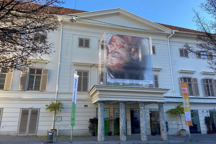 ... am Schauspielhaus ...