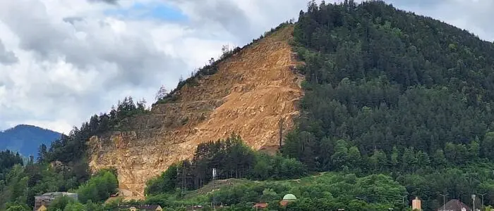 Der Betrieb des Steinbruchs am Galgenberg ist den Anrainern ein Dorn im Auge