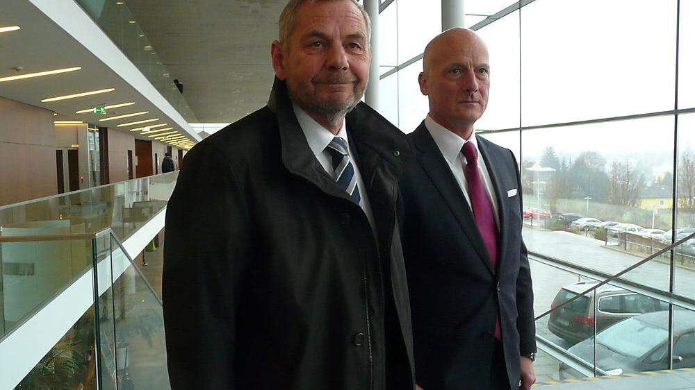 Ex-Bürgermeister Johann Straner mit seinem Verteidiger Dieter Neger