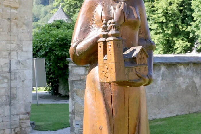Denn da wird zum Festtag der Heiligen Hemma geladen. 