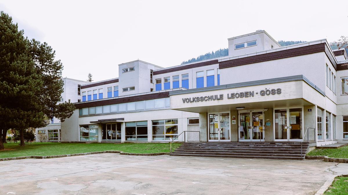 Vor der Volksschule Göss gibt es ein hohes Verkehrsaufkommen zu verzeichnen