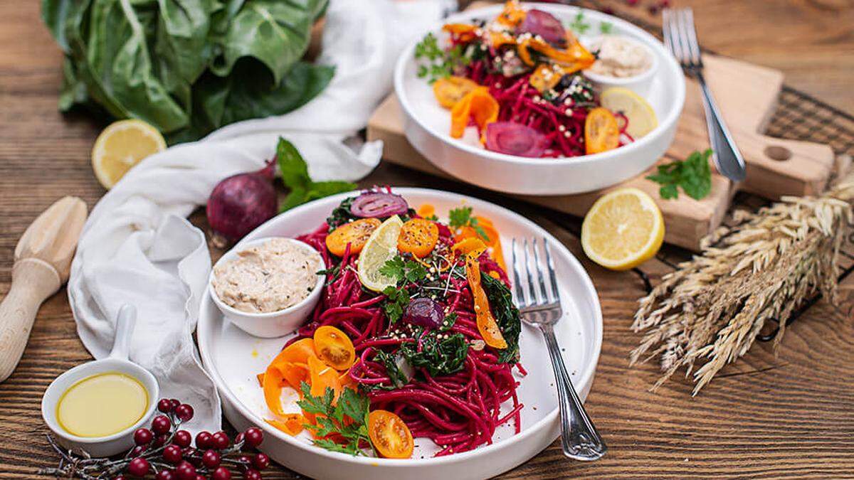 Farbenfroher Energiekick: Rote Rüben Pasta