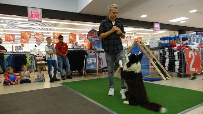Lukas Pratschker und seine Hund Falco sind ein eingespieltes Team.