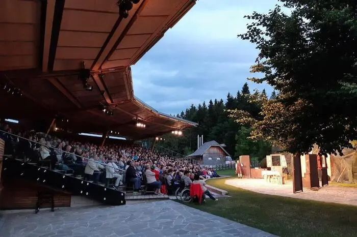Am 15. September startet auch schon das Mittwochtheater mit der Grusel-Komödie "Das Geheimnis der Irma Vep“ von Charles Ludlam.