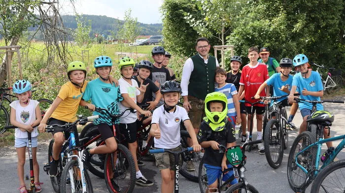 Am Freitagnachmittag lud die Gemeinde St. Ruprecht an der Raab zur offiziellen Eröffnung der neuen Pumptrack-Anlage bei der Südspange.