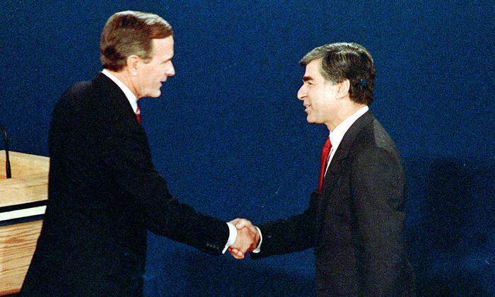 Michael Dukakis und George W. Bush bei der TV-Debatte im US-Präsidentschaftswahlkampf 198