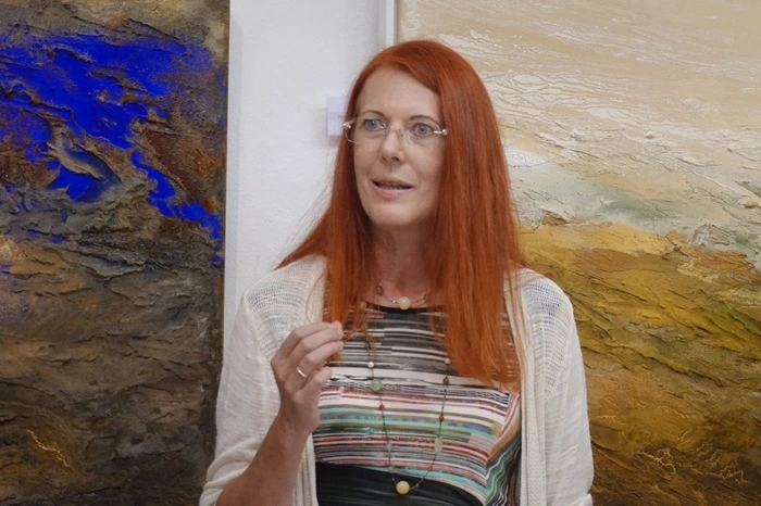 Die mit der Künstlerin befreundete Autorin und Wortschatz-Preisträgerin Hermine Arnold gab Einblicke in das Leben und den erfolgreichen künstlerischen Werdegang von Melitta Winkler und widmete ihr auch ein wunderbares Gedicht.