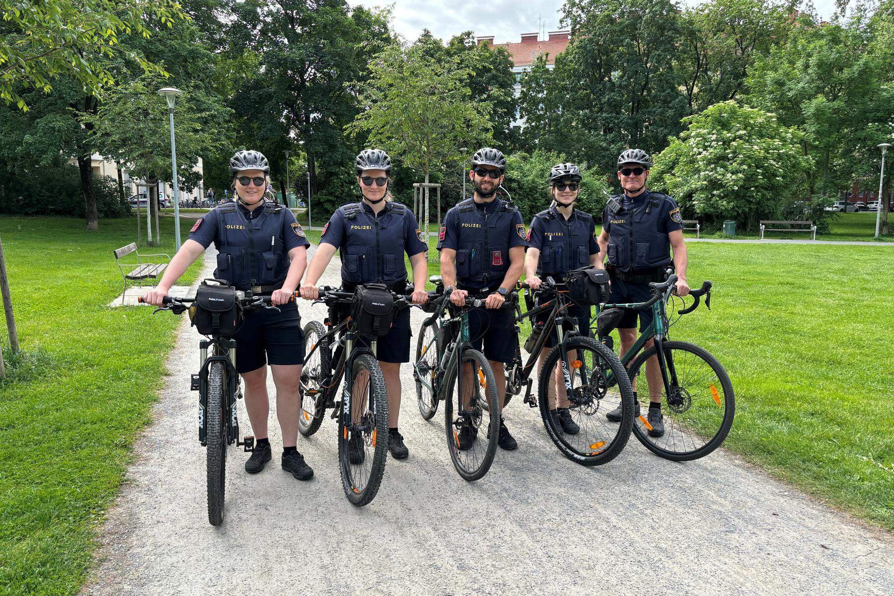 Fokus auf E-Scooter: Fahrradpolizei in Graz schwingt sich wieder auf den Sattel