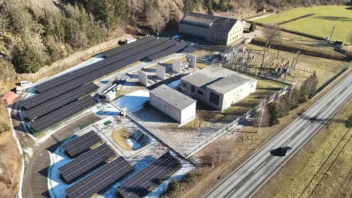 Auf einer bisher ungenutzten Fläche von 2053 Quadratmetern wurde die PV-Anlage errichtet