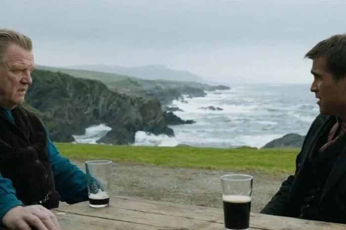 Fabelhafte, schwarzhumorige Freundschaftsoper vor der rauen Kulisse der westirischen Küste: Martin McDonaghs Film "The Banshees of Inisherin" mit Colin Farrell und Brendan Gleeson geht als Favorit ins Globes-Rennen. Ab 5. 1. im Kino - hier gehts zu unserem Kino-Newsletter.