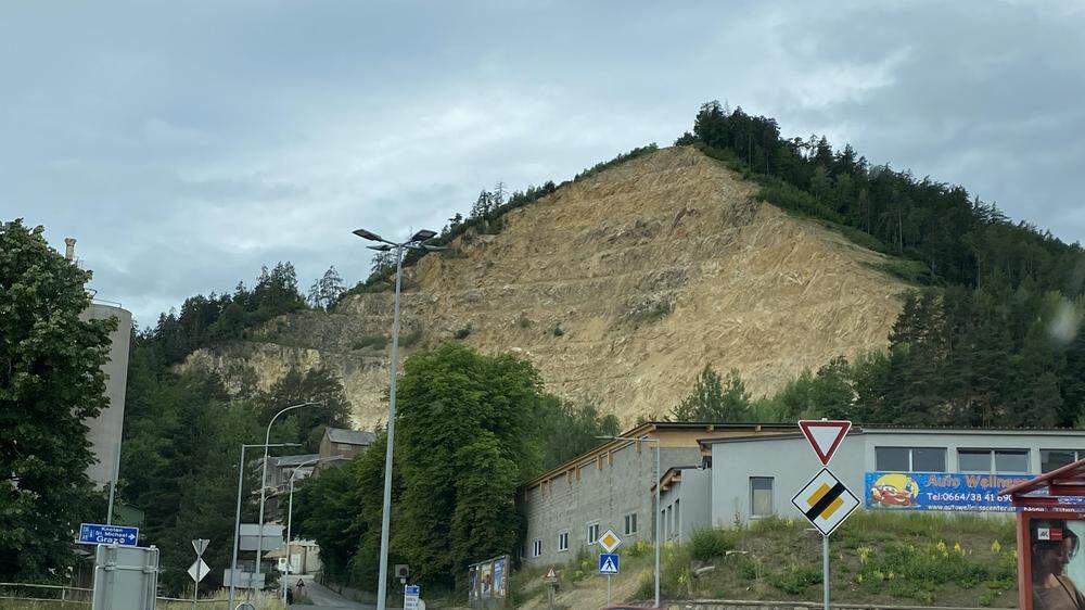 Die Anrainer des Steinbruchs am Galgenberg machen jetzt massiv auch gegen eine geplante Betonmischanlage mobil, die in diesem Bereich entstehen soll