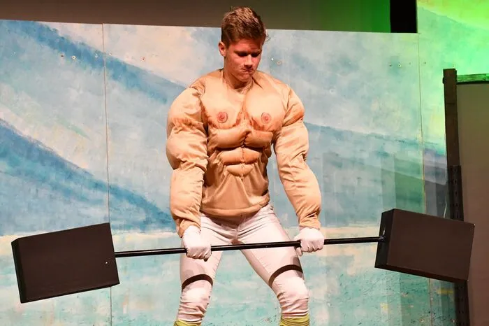 Ein starkes junges Talent: Andreas Brandner macht in vielen Rollen gute Figur. Egal ob als mobiles Notstromaggregat ...