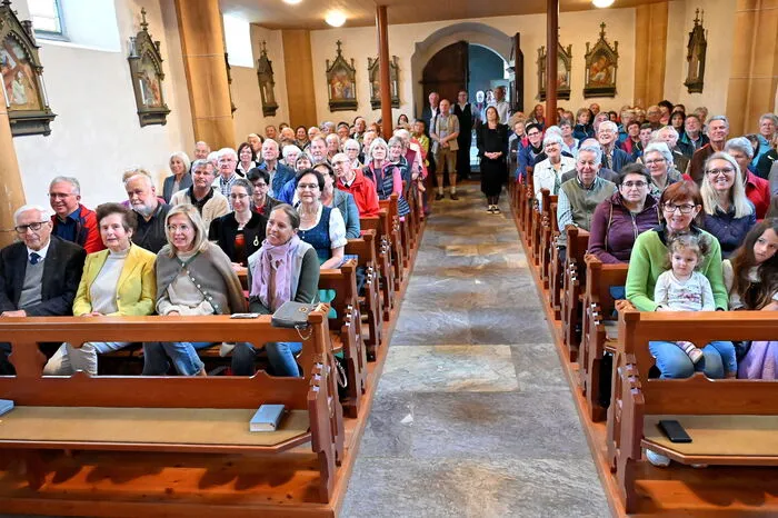 Zahlreiche Besucher fanden sich in der Pfarrkirche St. Nikolaus ein, wohin die geplante Bergmesse wetterbedingt verlegt wurde