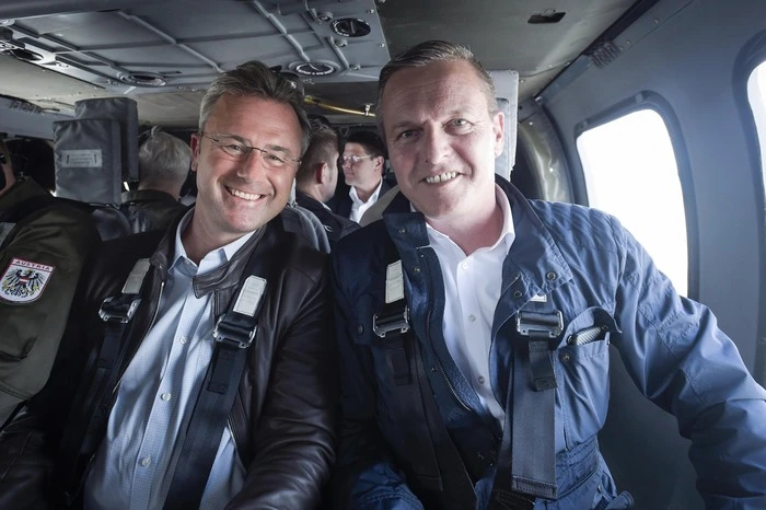 Zwei Ministerkollegen im Anflug auf Zeltweg