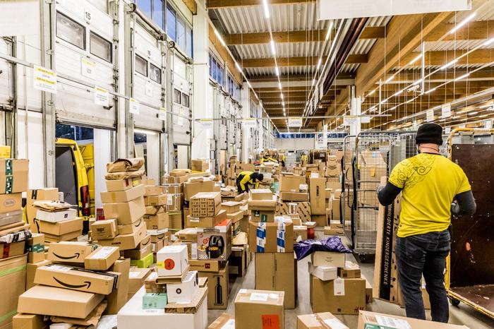 Post Postverteilerzentrum Wernberg Weihnachtspost Paket Paketdienst Zustellung Paketzusteller