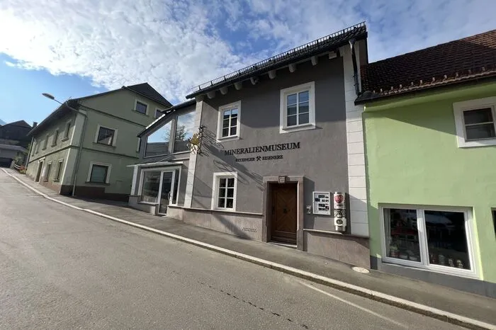 Hervorgehoben wurden auch Privatinitiativen wie das Mineralienmuseum von Franz Ritzinger, der auch das jahrhundertealte Haus aufwändig sanierte