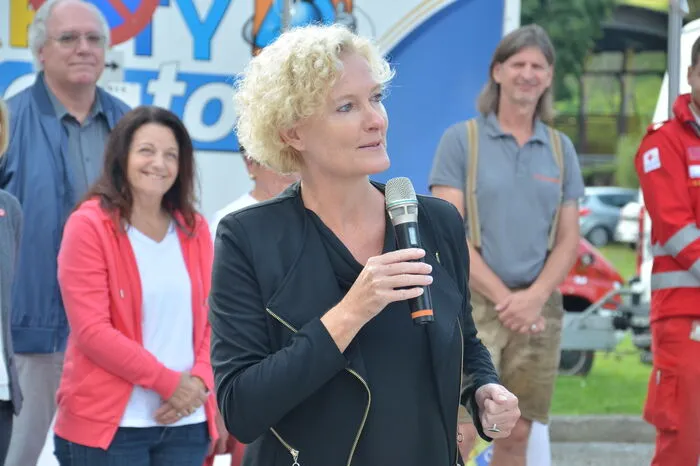 Nationalratsabgeordnete Karin Greiner begrüßte die Pensionisten bei der Olympiade.