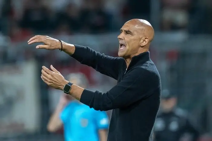 ABD0153_20250730 - WALS-SIEZENHEIM - ÖSTERREICH: Trainer Thomas Letsch (Salzburg) während dem UEFA-Champions-League Qualifikation/2. Runde/Rückspiel zwischen Red Bull Salzburg und Brann Bergen am Mittwoch, 30. Juli 2025, in Wals-Siezenheim. - FOTO: APA/EXPA/JOHANN GRODER