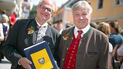 Von links: Marktmeister Arthur Ottowitz mit Bürgermeister Stefan Visotschnig 