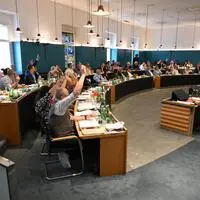 Mehrere Sitze im Klagenfurter Gemeinderat sollen dem Sparstift zum Opfer fallen