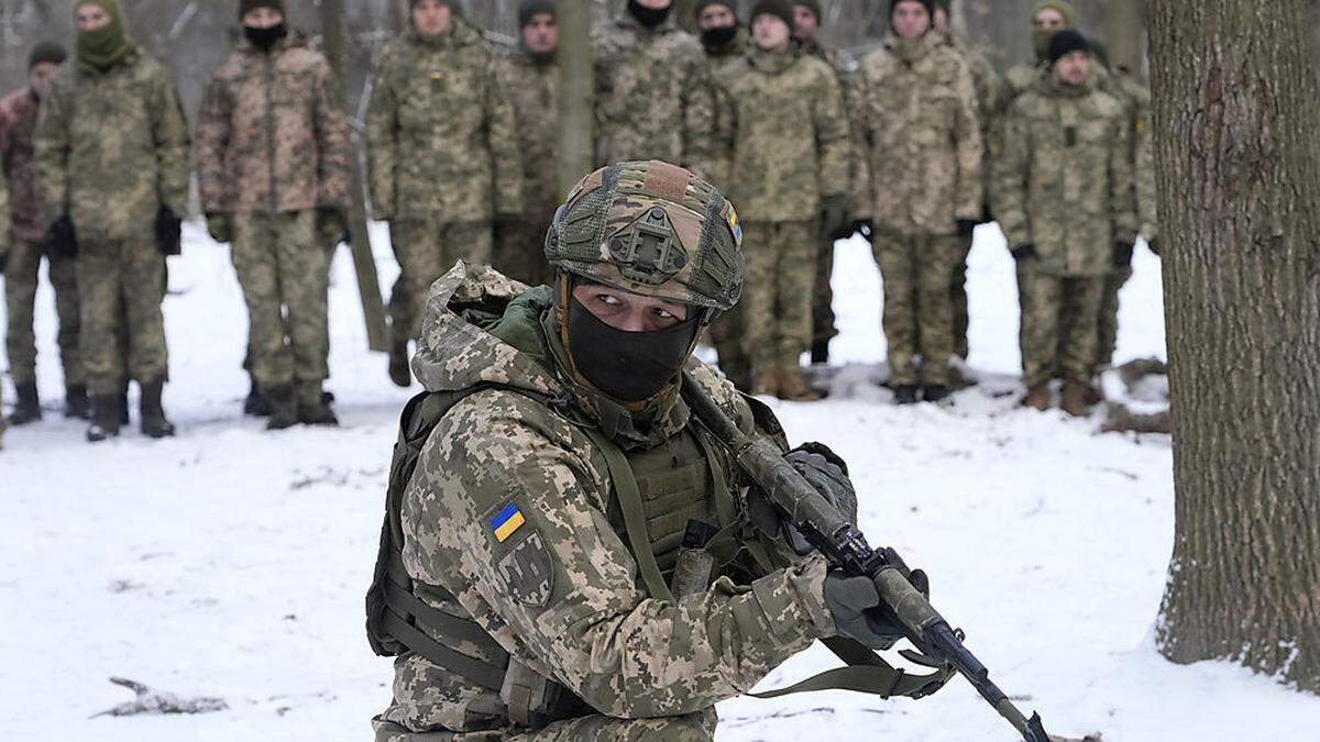 Ukrainische Einheiten bereiten sich auf den Ernstfall vor