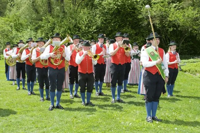Die eintreffenden Gäste wurden mit Blasmusikklängen des Musikvereins Kobenz begrüßt.