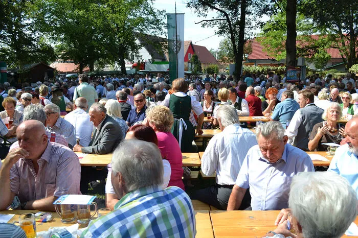 Bei Traumwetter und dem wunderschönen Ambiente des Gleinstättener Schlossparks wurde dieses Jubiläum mit Musik, Schmankerln aus der Region und einem bunten Rahmenprogramm gefeiert.