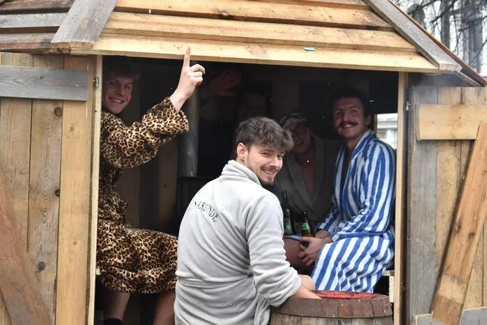 Neben einer mobilen Sauna, waren unter anderem norwegische Fußballerinnen und Fußballer, das Olympia-Team Mürzzuschlag und ein „Aff im Kopf“-Wagen unterwegs
