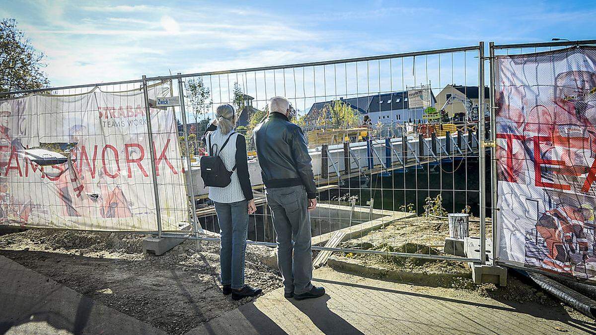 Ende in Sicht? Das fragen sich nicht nur Autofahrer, sondern auch Fußgänger.