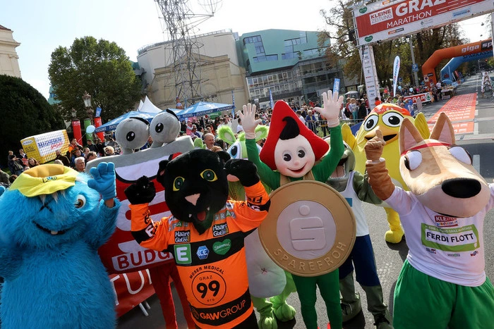 Auch die Maskottchen stellten sich dem Laufduell