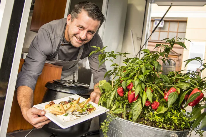 Armin Barlovic aus Himmelberg mit seinem "Catering aus Kärnten und Kroatien"