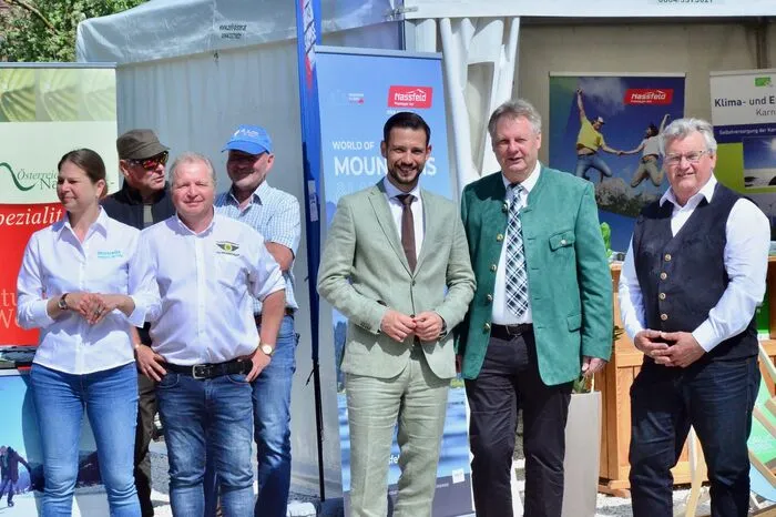 Karoline Turnschek (Bürgermeisterin Weißensee) mit Ehemann Ernest, Tourismusreferent Landesrat Sebastian Schuschnig, Leopold Astner (Bürgermeister Hermagor) und Johann Windbichler (Bürgermeister Windbichler)