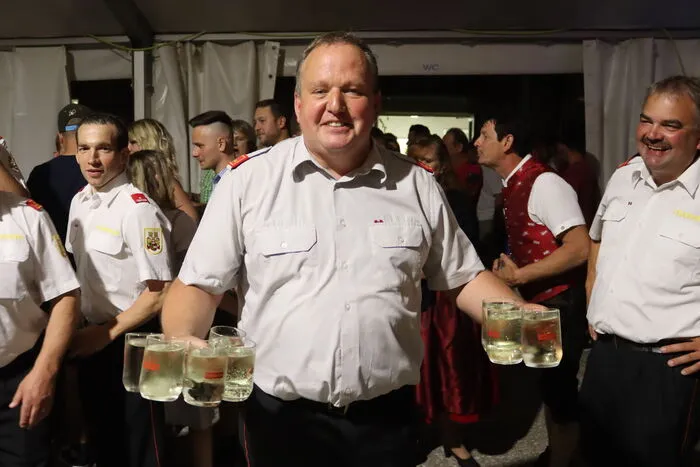 Klicken Sie sich durch die Bilder des Feuerwehrfestes der FF Fischering.