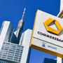 Im Hintergrund: der Commerzbank Tower in Frankfurt am Main 