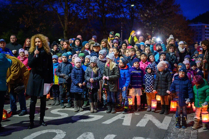 Mit dabei waren die Kinder des Josefinums und Schüler des BG/BRGI.
