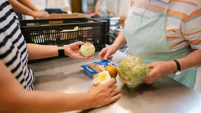 Bei der Lebensmittelausgabe der Caritas werden wöchentlich rund 300 Familien versorgt.