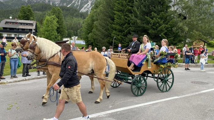 Auch die „Dachsteinhoheiten“ waren Teil des Festzugs
