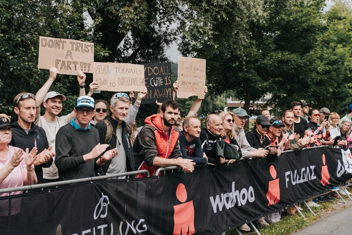 Jubel und Applaus der Zuschauer:innen kann für echte Motivationsschübe bei den Sportler:innen sorgen