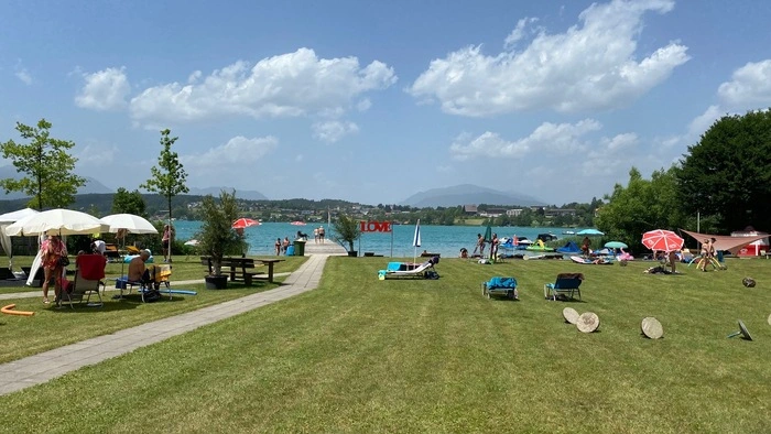 Strandbad Egg Egger Seeuferstraße 80, 9580 Egg am Faaker See Tageskarte:Kinder (6 bis einschl. 13 Jahre): 1,70 EuroJugendliche (von 14 bis einschl. 17 Jahre): 2,50 EuroErwachsene (ab 18 Jahre): 3,30 EuroSaisonkarte (nicht übertragbar):Kinder (6 bis einschl. 13 Jahre): 23,50 EuroJugendliche (von 14 bis einschl. 17 Jahre): 33,00 EuroErwachsene (ab 18 Jahre): 43,00 Euro