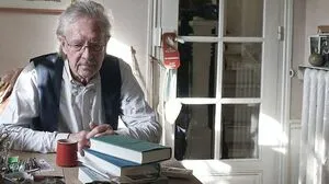 „Man will sich stellen, aber man weiß nicht, wie man das macht“: Peter Handke vor seinen Schriften zu Jugoslawien und einer Büste von Tolstoi