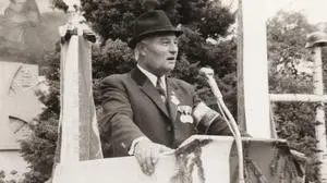 Franz Koinegg als Bürgermeister und Redner bei einer ÖKB-Gedenkveranstaltung 