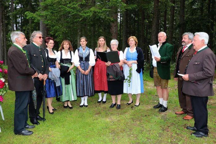 Musikalisch umrahmte der Kirchenchor Wachsenberg unter Leitung von Jakop Kopitsch die Fronleichnamsprozession.