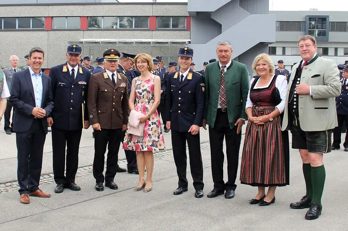 Von links: Landesrat Daniel Fellner, LFK-Stv. Dietmar Hirm, Feuerwehrpräsident Albert Kern, LH-Stv. Gabi Schaunig, LFK LBD Rudolf Robin, Präsident des Gemeindebundes Peter Stauber, Bürgermeisterin Maria-Luise Mathiaschitz und  Bürgermeister Josef Jury.