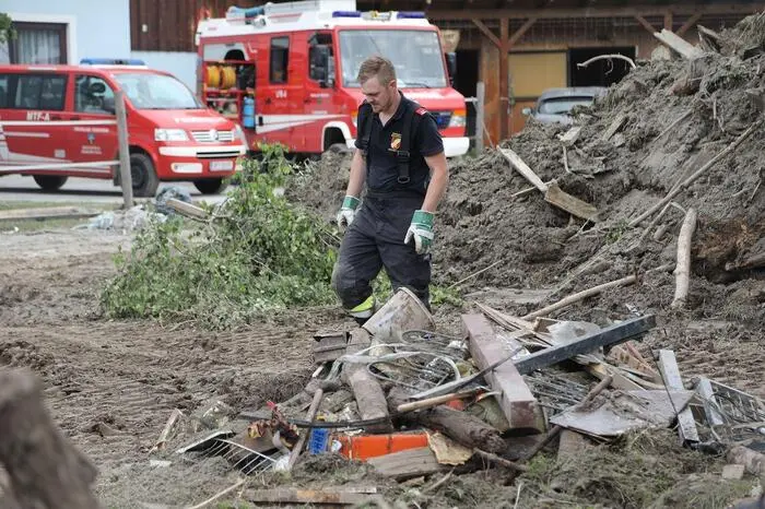 Um 6 Uhr in der Früh setzten sich 68 Feuerwehrmänner und Feuerwehrfrauen in Richtung Aflenz in Bewegung, um die seit Tagen im Einsatz stehenden Einheiten zu unterstützen. 