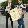 Bürgermeister Christian Scheider (TK) überreichte im Namen der Stadt Klagenfurt dem Harley-Davidson Charity Fonds und dessen Präsidenten Peter Reitzl einen Scheck und die Dank- und Anerkennungsurkunde der Stadt Klagenfurt